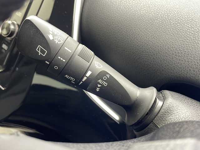 トヨタ プリウス Sセーフティプラス 大阪府 2017(平29)年 19.3万km ホワイトパールクリスタルシャイン 純正ナビ/【フルセグTV/Bluetooth/FM/AM/HDMI】/パーキングアシスト/トヨタセーフティセンス/プリクラッシュセーフティー/オートマチックハイビーム/車線逸脱警報/ふらつき警報/クリアランスソナー/インテリジェントクリアランスソナー/レーダークルーズコントロール/バックカメラ/LEDヘッドライト/スマートキー