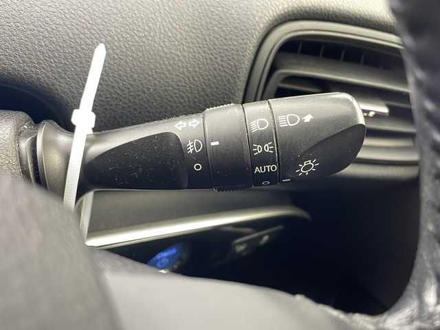 トヨタ プリウス Sセーフティプラス 大阪府 2017(平29)年 19.3万km ホワイトパールクリスタルシャイン 純正ナビ/【フルセグTV/Bluetooth/FM/AM/HDMI】/パーキングアシスト/トヨタセーフティセンス/プリクラッシュセーフティー/オートマチックハイビーム/車線逸脱警報/ふらつき警報/クリアランスソナー/インテリジェントクリアランスソナー/レーダークルーズコントロール/バックカメラ/LEDヘッドライト/スマートキー