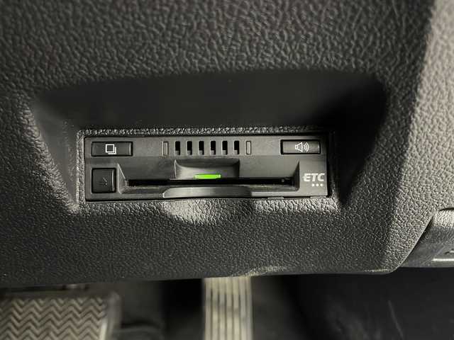 トヨタ プリウス Sセーフティプラス 大阪府 2017(平29)年 19.3万km ホワイトパールクリスタルシャイン 純正ナビ/【フルセグTV/Bluetooth/FM/AM/HDMI】/パーキングアシスト/トヨタセーフティセンス/プリクラッシュセーフティー/オートマチックハイビーム/車線逸脱警報/ふらつき警報/クリアランスソナー/インテリジェントクリアランスソナー/レーダークルーズコントロール/バックカメラ/LEDヘッドライト/スマートキー