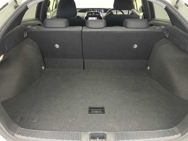 トヨタ プリウス Sセーフティプラス 大阪府 2017(平29)年 19.3万km ホワイトパールクリスタルシャイン 純正ナビ/【フルセグTV/Bluetooth/FM/AM/HDMI】/パーキングアシスト/トヨタセーフティセンス/プリクラッシュセーフティー/オートマチックハイビーム/車線逸脱警報/ふらつき警報/クリアランスソナー/インテリジェントクリアランスソナー/レーダークルーズコントロール/バックカメラ/LEDヘッドライト/スマートキー