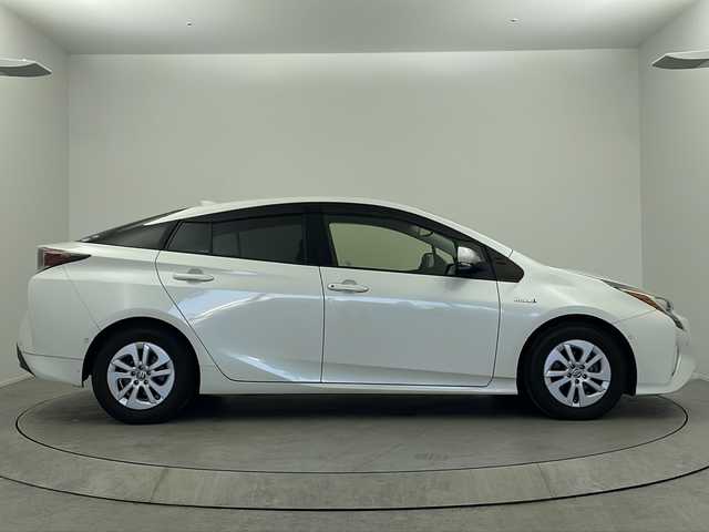 トヨタ プリウス Sセーフティプラス 大阪府 2017(平29)年 19.3万km ホワイトパールクリスタルシャイン 純正ナビ/【フルセグTV/Bluetooth/FM/AM/HDMI】/パーキングアシスト/トヨタセーフティセンス/プリクラッシュセーフティー/オートマチックハイビーム/車線逸脱警報/ふらつき警報/クリアランスソナー/インテリジェントクリアランスソナー/レーダークルーズコントロール/バックカメラ/LEDヘッドライト/スマートキー