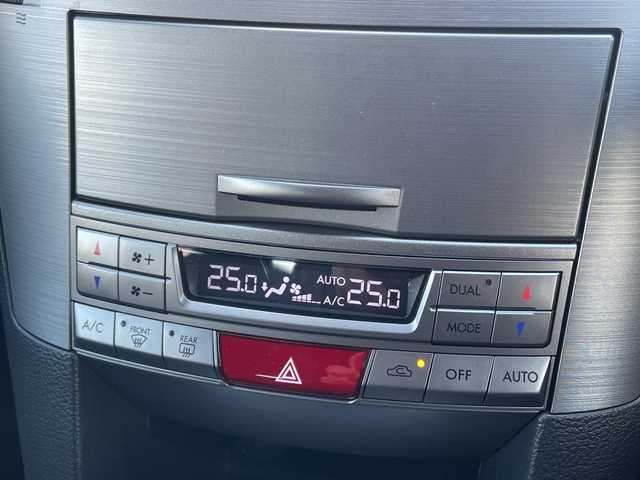 スバル レガシィ Ｂ４ 2．5iアイサイト 長野県 2012(平24)年 7.3万km アイスシルバーメタリック ・純正7インチメモリーナビゲーション/CD DVD フルセグTV Bluetooth/・バックカメラ/・ETC/・アイサイト/・クルーズコントロール/・レーンキープアシスト/・パワーシート(D/N)/・HIDヘッドライト/・オートライト/・フォグライト/・ハーフレザー調シート/・スマートキー/・エンジンプッシュスタート