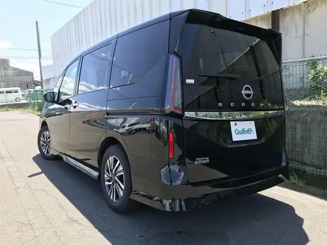日産 セレナ ハイウェイスター V 静岡県 2023(令5)年 5万km ダイヤモンドブラック 純正12型ナビ(BT/AM/FM)/フルセグTV/ハンズフリーパワースライドドア(両側)/インテリジェントアラウンドビューモニター/ビルトインETC2.0/インテリジェントクルーズコントロール/ソナー機能/ナビリンク機能付プロパイロット/全方位運転支援システム/・インテリジェントエマージェンシーブレーキ/・前方衝突予測警報/・衝突回避ステアリングアシスト/・車線逸脱防止支援システム/・後側方衝突防止支援システム/・後側方車両検知警報/・ふらつき警報/・踏み間違い衝突防止アシスト/・標識認識機能/SOSコール/インテリジェントルームミラー/アダプティブLEDヘッドランプ/デュアルオートエアコン/本革巻きステアリング/パドルシフト/ハーフレザーシート/純正16インチアルミホイール/インテリジェントキー/プッシュエンジンスターター/禁煙車