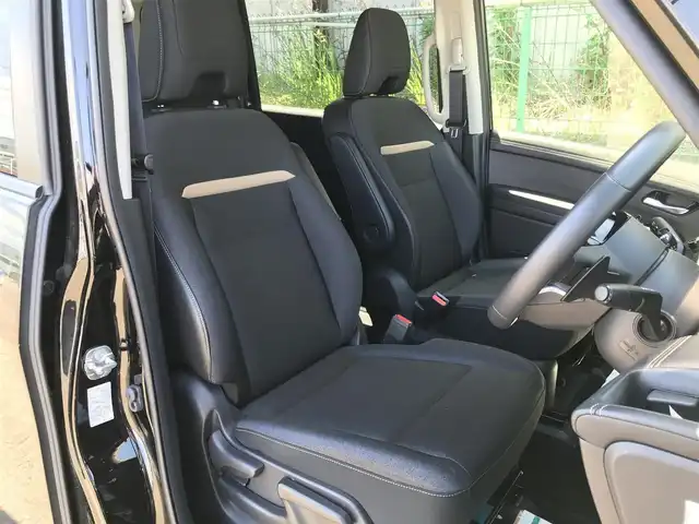 日産 セレナ ハイウェイスター V 静岡県 2023(令5)年 5万km ダイヤモンドブラック 純正12型ナビ(BT/AM/FM)/フルセグTV/ハンズフリーパワースライドドア(両側)/インテリジェントアラウンドビューモニター/ビルトインETC2.0/インテリジェントクルーズコントロール/ソナー機能/ナビリンク機能付プロパイロット/全方位運転支援システム/・インテリジェントエマージェンシーブレーキ/・前方衝突予測警報/・衝突回避ステアリングアシスト/・車線逸脱防止支援システム/・後側方衝突防止支援システム/・後側方車両検知警報/・ふらつき警報/・踏み間違い衝突防止アシスト/・標識認識機能/SOSコール/インテリジェントルームミラー/アダプティブLEDヘッドランプ/デュアルオートエアコン/本革巻きステアリング/パドルシフト/ハーフレザーシート/純正16インチアルミホイール/インテリジェントキー/プッシュエンジンスターター/禁煙車