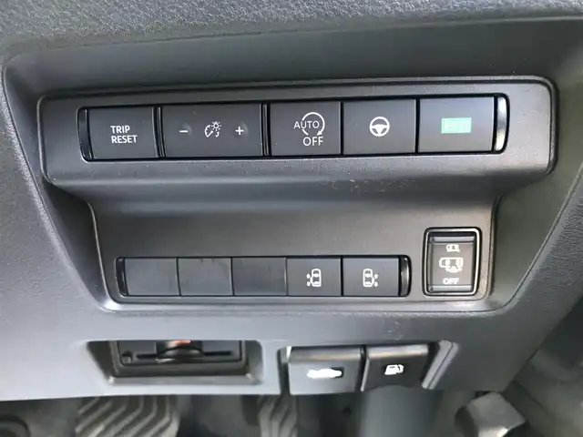 日産 セレナ ハイウェイスター V 静岡県 2023(令5)年 5万km ダイヤモンドブラック 純正12型ナビ(BT/AM/FM)/フルセグTV/ハンズフリーパワースライドドア(両側)/インテリジェントアラウンドビューモニター/ビルトインETC2.0/インテリジェントクルーズコントロール/ソナー機能/ナビリンク機能付プロパイロット/全方位運転支援システム/・インテリジェントエマージェンシーブレーキ/・前方衝突予測警報/・衝突回避ステアリングアシスト/・車線逸脱防止支援システム/・後側方衝突防止支援システム/・後側方車両検知警報/・ふらつき警報/・踏み間違い衝突防止アシスト/・標識認識機能/SOSコール/インテリジェントルームミラー/アダプティブLEDヘッドランプ/デュアルオートエアコン/本革巻きステアリング/パドルシフト/ハーフレザーシート/純正16インチアルミホイール/インテリジェントキー/プッシュエンジンスターター/禁煙車