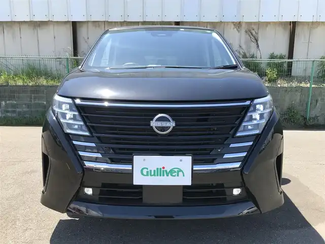 日産 セレナ ハイウェイスター V 静岡県 2023(令5)年 5万km ダイヤモンドブラック 純正12型ナビ(BT/AM/FM)/フルセグTV/ハンズフリーパワースライドドア(両側)/インテリジェントアラウンドビューモニター/ビルトインETC2.0/インテリジェントクルーズコントロール/ソナー機能/ナビリンク機能付プロパイロット/全方位運転支援システム/・インテリジェントエマージェンシーブレーキ/・前方衝突予測警報/・衝突回避ステアリングアシスト/・車線逸脱防止支援システム/・後側方衝突防止支援システム/・後側方車両検知警報/・ふらつき警報/・踏み間違い衝突防止アシスト/・標識認識機能/SOSコール/インテリジェントルームミラー/アダプティブLEDヘッドランプ/デュアルオートエアコン/本革巻きステアリング/パドルシフト/ハーフレザーシート/純正16インチアルミホイール/インテリジェントキー/プッシュエンジンスターター/禁煙車