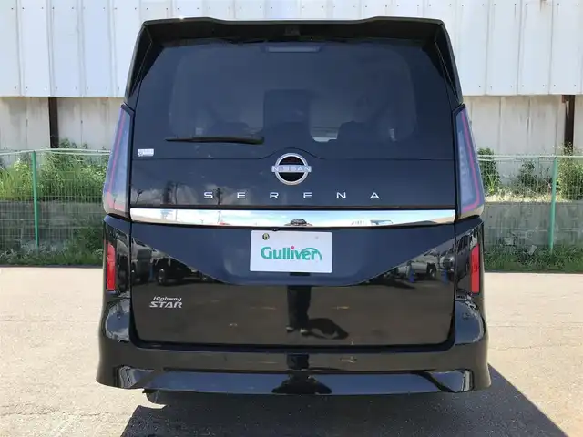 日産 セレナ ハイウェイスター V 静岡県 2023(令5)年 5万km ダイヤモンドブラック 純正12型ナビ(BT/AM/FM)/フルセグTV/ハンズフリーパワースライドドア(両側)/インテリジェントアラウンドビューモニター/ビルトインETC2.0/インテリジェントクルーズコントロール/ソナー機能/ナビリンク機能付プロパイロット/全方位運転支援システム/・インテリジェントエマージェンシーブレーキ/・前方衝突予測警報/・衝突回避ステアリングアシスト/・車線逸脱防止支援システム/・後側方衝突防止支援システム/・後側方車両検知警報/・ふらつき警報/・踏み間違い衝突防止アシスト/・標識認識機能/SOSコール/インテリジェントルームミラー/アダプティブLEDヘッドランプ/デュアルオートエアコン/本革巻きステアリング/パドルシフト/ハーフレザーシート/純正16インチアルミホイール/インテリジェントキー/プッシュエンジンスターター/禁煙車