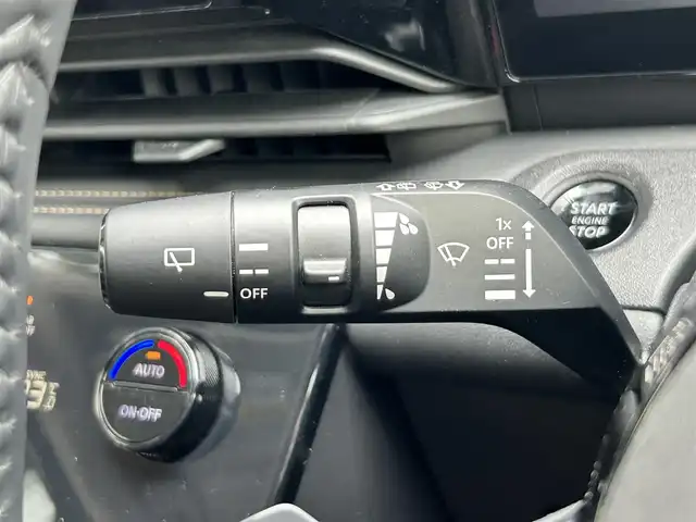 日産 セレナ ハイウェイスター V 静岡県 2023(令5)年 5万km ダイヤモンドブラック エマージェンシーブレーキ/純正12.3インチナビ/AM FM Bluetooth AppleCarPlay AndroidAuto/フルセグTV/ビルトインETC2.0/前後方ドライブレコーダー/インテリジェントルームミラー/アダプティブLEDオートヘッドランプ/ワイヤレス充電/両側パワースライドドア/ハーフレザーシート/純正16インチアルミホイール/前後方クリアランスソナー/パドルシフト/ナビリンク機能付プロパイロット/アラウンドビューモニター