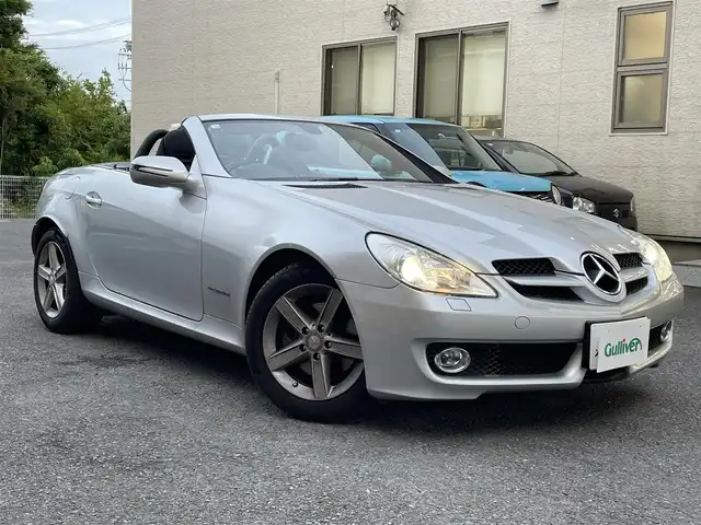 メルセデス・ベンツ ＳＬＫ２００ コンプレッサー 静岡県 2010(平22)年 2.6万km イリジウムシルバー 電動オープン/社外ナビ/フルセグTV/DVD/CD/BT/SD/MSV/黒革シート/前席シートヒーター/前席パワーシート/クルーズコントロール/HIDヘッドライト/ETC/ステアリングスイッチ/キーレス×2/純正16インチAW/保証書/取扱説明書/H25/27/R1/3/4/5点検記録簿有