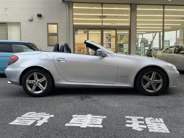 メルセデス・ベンツ ＳＬＫ２００ コンプレッサー 静岡県 2010(平22)年 2.6万km イリジウムシルバー 電動オープン/社外ナビ/フルセグTV/DVD/CD/BT/SD/MSV/黒革シート/前席シートヒーター/前席パワーシート/クルーズコントロール/HIDヘッドライト/ETC/ステアリングスイッチ/キーレス×2/純正16インチAW/保証書/取扱説明書/H25/27/R1/3/4/5点検記録簿有
