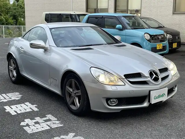 メルセデス・ベンツ ＳＬＫ２００ コンプレッサー 静岡県 2010(平22)年 2.6万km イリジウムシルバー 電動オープン/社外ナビ/フルセグTV/DVD/CD/BT/SD/MSV/黒革シート/前席シートヒーター/前席パワーシート/クルーズコントロール/HIDヘッドライト/ETC/ステアリングスイッチ/キーレス×2/純正16インチAW/保証書/取扱説明書/H25/27/R1/3/4/5点検記録簿有