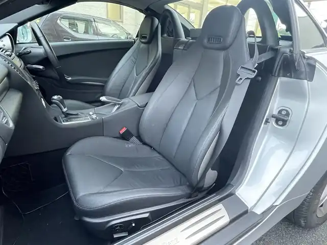 メルセデス・ベンツ ＳＬＫ２００ コンプレッサー 静岡県 2010(平22)年 2.6万km イリジウムシルバー 電動オープン/社外ナビ/フルセグTV/DVD/CD/BT/SD/MSV/黒革シート/前席シートヒーター/前席パワーシート/クルーズコントロール/HIDヘッドライト/ETC/ステアリングスイッチ/キーレス×2/純正16インチAW/保証書/取扱説明書/H25/27/R1/3/4/5点検記録簿有