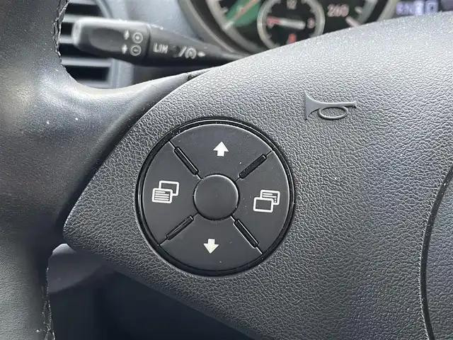 メルセデス・ベンツ ＳＬＫ２００ コンプレッサー 静岡県 2010(平22)年 2.6万km イリジウムシルバー 電動オープン/社外ナビ/フルセグTV/DVD/CD/BT/SD/MSV/黒革シート/前席シートヒーター/前席パワーシート/クルーズコントロール/HIDヘッドライト/ETC/ステアリングスイッチ/キーレス×2/純正16インチAW/保証書/取扱説明書/H25/27/R1/3/4/5点検記録簿有