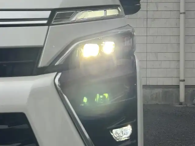 トヨタ ヴォクシー ZS 煌Ⅲ 福岡県 2020(令2)年 1.9万km ホワイトパールクリスタルシャイン アルパインスタイル/・フロントハーフスポイラー/・サイドステップスポイラー/・リアハーフスポイラー/・リアハーフ純正マフラー用フィン/・コーナーダクト/アルパイン11インチナビ【EX11NX】/(AM/FM/CD/DVD/Bluetooth/iPod/HDMI/フルセグTV)/バックカメラ/トヨタセーフティセンス/・プリクラッシュセーフティ/・レーンディパーチャーアラート/・オートマッチックハイビーム/・先行車発進告知機能/クルーズコントロール/クリアランスソナー/盗難防止装置/両側パワースライドドア/純正16インチアルミホイール/アルパインナビ連動型前後ドライブレコーダー【DVR-C320R】/ビルトインETC/黒色ハーフレザーシート/社外フロアマット/社外黒色ミラーカバー/純正ミラーカバー(積載)/後席ロールサンシェード/助手席シートバックテーブル/電格ウインカーミラー/ISOFIX/スペアキー×1/保証書/取扱説明書/ナビ取扱説明書