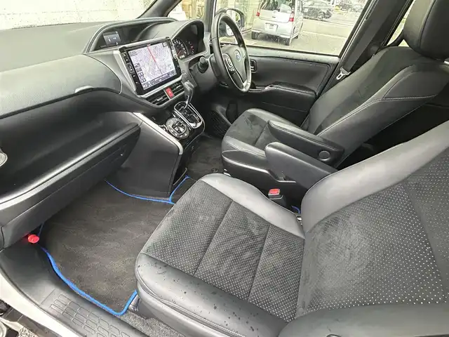 トヨタ ヴォクシー ZS 煌Ⅲ 福岡県 2020(令2)年 1.9万km ホワイトパールクリスタルシャイン アルパインスタイル/・フロントハーフスポイラー/・サイドステップスポイラー/・リアハーフスポイラー/・リアハーフ純正マフラー用フィン/・コーナーダクト/アルパイン11インチナビ【EX11NX】/(AM/FM/CD/DVD/Bluetooth/iPod/HDMI/フルセグTV)/バックカメラ/トヨタセーフティセンス/・プリクラッシュセーフティ/・レーンディパーチャーアラート/・オートマッチックハイビーム/・先行車発進告知機能/クルーズコントロール/クリアランスソナー/盗難防止装置/両側パワースライドドア/純正16インチアルミホイール/アルパインナビ連動型前後ドライブレコーダー【DVR-C320R】/ビルトインETC/黒色ハーフレザーシート/社外フロアマット/社外黒色ミラーカバー/純正ミラーカバー(積載)/後席ロールサンシェード/助手席シートバックテーブル/電格ウインカーミラー/ISOFIX/スペアキー×1/保証書/取扱説明書/ナビ取扱説明書