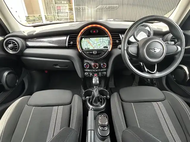 ＭＩＮＩ ミニ クーパー S 福岡県 2016(平28)年 6.6万km ミッドナイト・ブラック・メタリック 純正HDDナビ/・BT/・AM/FM/社外フルセグTV/バックカメラ/ミラー型ETC/純正17インチアルミホイール/LEDヘッドライト/オートライト/オートワイパー/オートエアコン/純正フロアマット