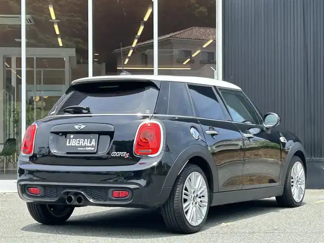 ＭＩＮＩ ミニ クーパー S 福岡県 2016(平28)年 6.6万km ミッドナイト・ブラック・メタリック 純正HDDナビ/・BT/・AM/FM/社外フルセグTV/バックカメラ/ミラー型ETC/純正17インチアルミホイール/LEDヘッドライト/オートライト/オートワイパー/オートエアコン/純正フロアマット