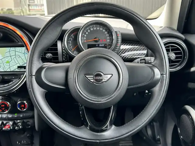 ＭＩＮＩ ミニ クーパー S 福岡県 2016(平28)年 6.6万km ミッドナイト・ブラック・メタリック 純正HDDナビ/・BT/・AM/FM/社外フルセグTV/バックカメラ/ミラー型ETC/純正17インチアルミホイール/LEDヘッドライト/オートライト/オートワイパー/オートエアコン/純正フロアマット