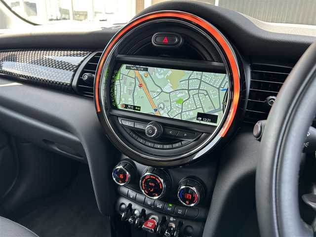 ＭＩＮＩ ミニ クーパー S 福岡県 2016(平28)年 6.6万km ミッドナイト・ブラック・メタリック 純正HDDナビ/・BT/・AM/FM/社外フルセグTV/バックカメラ/ミラー型ETC/純正17インチアルミホイール/LEDヘッドライト/オートライト/オートワイパー/オートエアコン/純正フロアマット