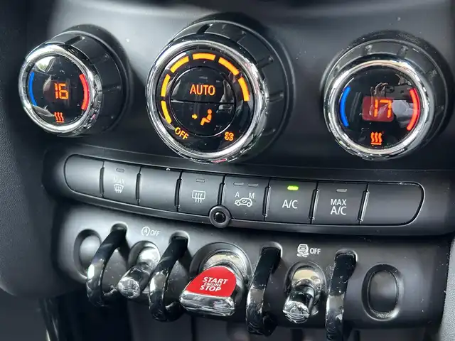 ＭＩＮＩ ミニ クーパー S 福岡県 2016(平28)年 6.6万km ミッドナイト・ブラック・メタリック 純正HDDナビ/・BT/・AM/FM/社外フルセグTV/バックカメラ/ミラー型ETC/純正17インチアルミホイール/LEDヘッドライト/オートライト/オートワイパー/オートエアコン/純正フロアマット