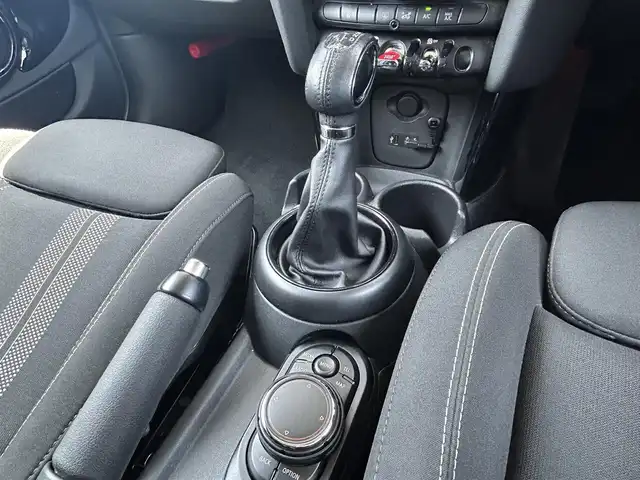 ＭＩＮＩ ミニ クーパー S 福岡県 2016(平28)年 6.6万km ミッドナイト・ブラック・メタリック 純正HDDナビ/・BT/・AM/FM/社外フルセグTV/バックカメラ/ミラー型ETC/純正17インチアルミホイール/LEDヘッドライト/オートライト/オートワイパー/オートエアコン/純正フロアマット