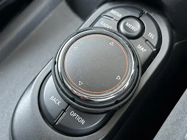 ＭＩＮＩ ミニ クーパー S 福岡県 2016(平28)年 6.6万km ミッドナイト・ブラック・メタリック 純正HDDナビ/・BT/・AM/FM/社外フルセグTV/バックカメラ/ミラー型ETC/純正17インチアルミホイール/LEDヘッドライト/オートライト/オートワイパー/オートエアコン/純正フロアマット