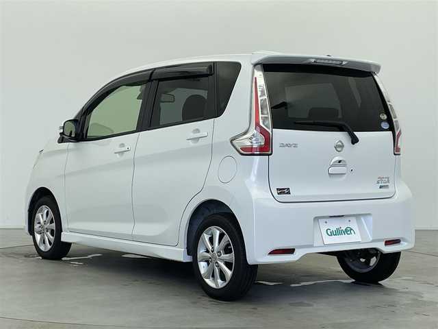 日産 デイズ ハイウェイスターX 富山県 2016(平28)年 6.3万km ホワイトパール 社外ナビ(AM/FM/CD/DVD/BT)/フルセグTV/全方位カメラ(バック、サイド)/ETC/衝突軽減ブレーキ/横滑り防止装置/アイドリングストップ/オートマチックハイビーム/オートライト/前方ドライブレコーダー/純正AW/社外フロアマット/キセノンヘッドライト/スマートキー/スペアキー1本/プッシュスタート/取扱説明書