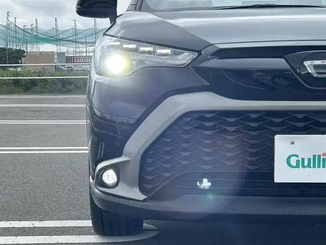 トヨタ カローラ クロス ハイブリッド Z 佐賀県 2024(令6)年 1.8万km アティチュードブラックマイカ ワンオーナー/純正10.5インチディスプレイ(ナビ機能付)/・フルセグTV/AM/FM/USB/Bluetooth/バックカメラ/前後ドライブレコーダー/ビルトインETC2.0/パワーバックドア(予約ロック機能付)/電子パーキングブレーキ/AUTO HOLD機能/TVキャンセラー/ハーフレザーシート/D席パワーシート/DN席シートヒーター/ISOFIX対応/革巻きステアリング/ステアリングリモコン/純正18インチアルミホイール/純正LEDヘッドライト/・オートマチックハイビーム/純正LEDフォグランプ/純正ドアバイザ―/新車保証書/取扱説明書/スペアキー１本/トヨタセーフティセンス/・レーダークルーズコントロール/・プリクラッシュセーフティ/・レーンデパーチャーアラート/・ブラインドスポットモニター/・クリアランスソナー