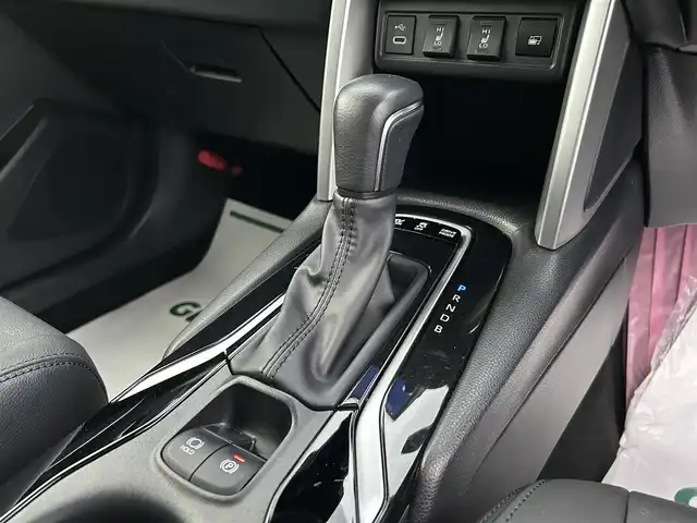トヨタ カローラ クロス ハイブリッド Z 佐賀県 2024(令6)年 1.8万km アティチュードブラックマイカ ワンオーナー/純正10.5インチディスプレイ(ナビ機能付)/・フルセグTV/AM/FM/USB/Bluetooth/バックカメラ/前後ドライブレコーダー/ビルトインETC2.0/パワーバックドア(予約ロック機能付)/電子パーキングブレーキ/AUTO HOLD機能/TVキャンセラー/ハーフレザーシート/D席パワーシート/DN席シートヒーター/ISOFIX対応/革巻きステアリング/ステアリングリモコン/純正18インチアルミホイール/純正LEDヘッドライト/・オートマチックハイビーム/純正LEDフォグランプ/純正ドアバイザ―/新車保証書/取扱説明書/スペアキー１本/トヨタセーフティセンス/・レーダークルーズコントロール/・プリクラッシュセーフティ/・レーンデパーチャーアラート/・ブラインドスポットモニター/・クリアランスソナー