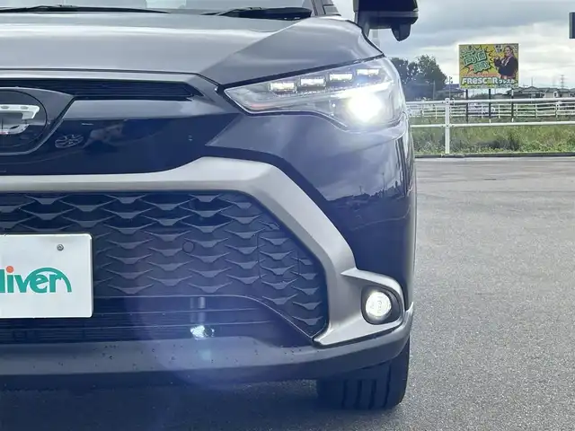 トヨタ カローラ クロス ハイブリッド Z 佐賀県 2024(令6)年 1.8万km アティチュードブラックマイカ ワンオーナー/純正10.5インチディスプレイ(ナビ機能付)/・フルセグTV/AM/FM/USB/Bluetooth/バックカメラ/前後ドライブレコーダー/ビルトインETC2.0/パワーバックドア(予約ロック機能付)/電子パーキングブレーキ/AUTO HOLD機能/TVキャンセラー/ハーフレザーシート/D席パワーシート/DN席シートヒーター/ISOFIX対応/革巻きステアリング/ステアリングリモコン/純正18インチアルミホイール/純正LEDヘッドライト/・オートマチックハイビーム/純正LEDフォグランプ/純正ドアバイザ―/新車保証書/取扱説明書/スペアキー１本/トヨタセーフティセンス/・レーダークルーズコントロール/・プリクラッシュセーフティ/・レーンデパーチャーアラート/・ブラインドスポットモニター/・クリアランスソナー