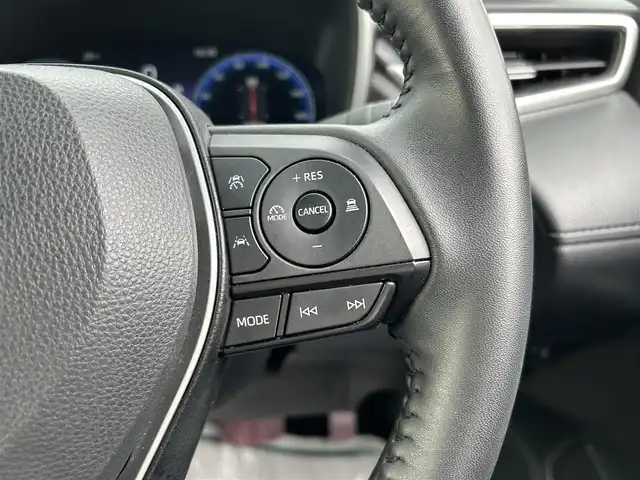 トヨタ カローラ クロス ハイブリッド Z 佐賀県 2024(令6)年 1.8万km アティチュードブラックマイカ ワンオーナー/純正10.5インチディスプレイ(ナビ機能付)/・フルセグTV/AM/FM/USB/Bluetooth/バックカメラ/前後ドライブレコーダー/ビルトインETC2.0/パワーバックドア(予約ロック機能付)/電子パーキングブレーキ/AUTO HOLD機能/TVキャンセラー/ハーフレザーシート/D席パワーシート/DN席シートヒーター/ISOFIX対応/革巻きステアリング/ステアリングリモコン/純正18インチアルミホイール/純正LEDヘッドライト/・オートマチックハイビーム/純正LEDフォグランプ/純正ドアバイザ―/新車保証書/取扱説明書/スペアキー１本/トヨタセーフティセンス/・レーダークルーズコントロール/・プリクラッシュセーフティ/・レーンデパーチャーアラート/・ブラインドスポットモニター/・クリアランスソナー