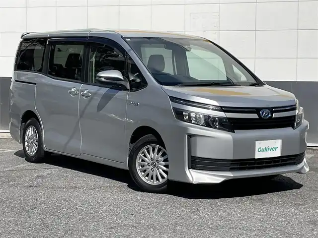 トヨタ ヴォクシー ハイブリッド X 東京都 2014(平26)年 10.7万km シルバーM ワンオーナー/社外メモリーナビ/　フルセグTV/DVD/CD/Bluetooth/バックカメラ/前後ドライブレコーダー/両側パワースライドドア/ビルトインETC/LEDヘッドライト/オートライト/電動格納ミラー/ウインカーミラー/プッシュスタート/スマートキー/純正フロアマット/ドアバイザー/保証書/取扱説明書