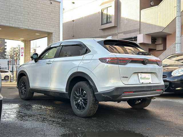ホンダ ヴェゼル G 道央・札幌 2025(令7)年 0.6万km プレミアムサンライトホワイトパール 社外ディスプレイオーディオ/寒冷地仕様/クルーズコントロール（追従機能付き）/ドライブレコーダー/ETC/スペアキー/純正エンジンスターター/シートヒータ―前席