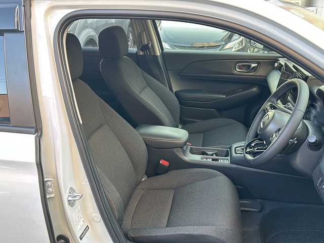 ホンダ ヴェゼル G 道央・札幌 2025(令7)年 0.6万km プレミアムサンライトホワイトパール 社外ディスプレイオーディオ/寒冷地仕様/クルーズコントロール（追従機能付き）/ドライブレコーダー/ETC/スペアキー/純正エンジンスターター/シートヒータ―前席