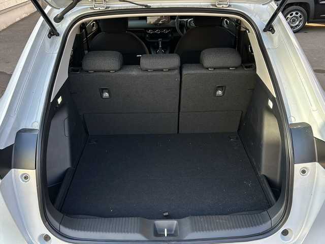 ホンダ ヴェゼル G 道央・札幌 2025(令7)年 0.6万km プレミアムサンライトホワイトパール 社外ディスプレイオーディオ/寒冷地仕様/クルーズコントロール（追従機能付き）/ドライブレコーダー/ETC/スペアキー/純正エンジンスターター/シートヒータ―前席