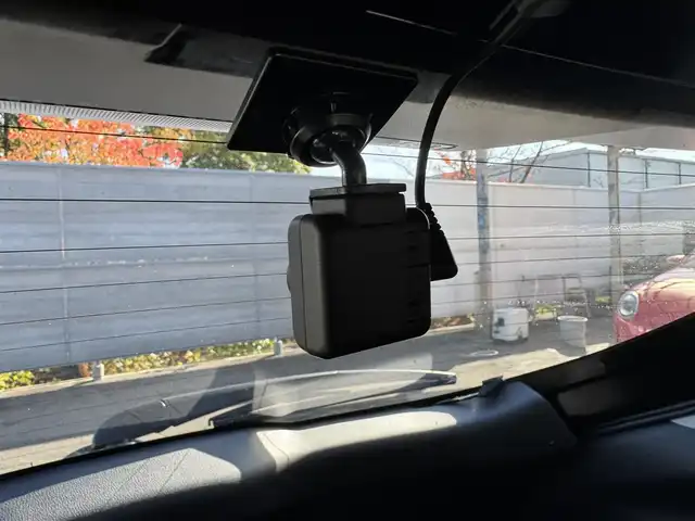 トヨタ ヤリスクロス ハイブリッド Z 三重県 2021(令3)年 5.1万km ブラックマイカ/ホワイトパールクリスタルシャイン 2トーン ワンオーナー/ツートーンカラー/セーフティセンス/・プリクラッシュセーフティ/・レーントレーシングアシスト/・レーダークルーズコントロール/・オートマチックハイビーム/・ロードサインアシスト/純正8インチディスプレイオーディオ/【フルセグTV/Bluetooth】/パノラミックビューモニター/ハンズフリーパワーバックドア /アクセサリーコンセント/前後T’zドライブレコーダー【TZ-D205W】/ハーフレザーシート/運転席パワーシート/前席シートヒーター/LEDヘッドライト/LEDターンランプ/LEDリアコンビネーションランプ/純正18インチアルミホイール/スマートエントリー/スペアキー/取説/保証書