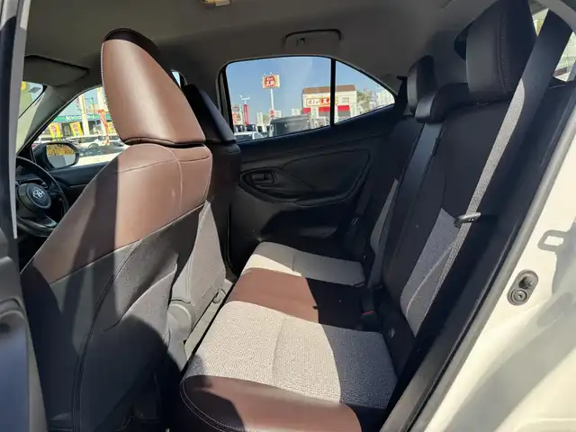 トヨタ ヤリスクロス ハイブリッド Z 三重県 2021(令3)年 5.1万km ブラックマイカ/ホワイトパールクリスタルシャイン 2トーン ワンオーナー/ツートーンカラー/セーフティセンス/・プリクラッシュセーフティ/・レーントレーシングアシスト/・レーダークルーズコントロール/・オートマチックハイビーム/・ロードサインアシスト/純正8インチディスプレイオーディオ/【フルセグTV/Bluetooth】/パノラミックビューモニター/ハンズフリーパワーバックドア /アクセサリーコンセント/前後T’zドライブレコーダー【TZ-D205W】/ハーフレザーシート/運転席パワーシート/前席シートヒーター/LEDヘッドライト/LEDターンランプ/LEDリアコンビネーションランプ/純正18インチアルミホイール/スマートエントリー/スペアキー/取説/保証書