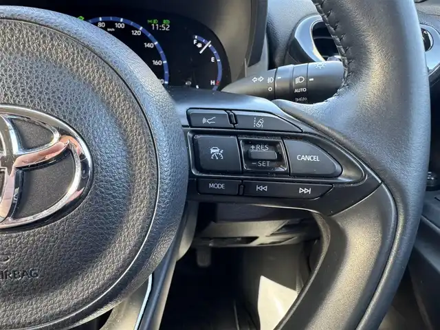 トヨタ ヤリスクロス ハイブリッド Z 三重県 2021(令3)年 5.1万km ブラックマイカ/ホワイトパールクリスタルシャイン 2トーン ワンオーナー/ツートーンカラー/セーフティセンス/・プリクラッシュセーフティ/・レーントレーシングアシスト/・レーダークルーズコントロール/・オートマチックハイビーム/・ロードサインアシスト/純正8インチディスプレイオーディオ/【フルセグTV/Bluetooth】/パノラミックビューモニター/ハンズフリーパワーバックドア /アクセサリーコンセント/前後T’zドライブレコーダー【TZ-D205W】/ハーフレザーシート/運転席パワーシート/前席シートヒーター/LEDヘッドライト/LEDターンランプ/LEDリアコンビネーションランプ/純正18インチアルミホイール/スマートエントリー/スペアキー/取説/保証書