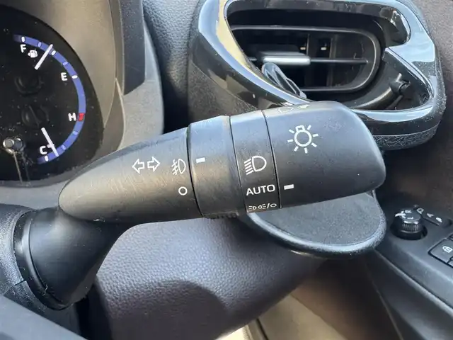 トヨタ ヤリスクロス ハイブリッド Z 三重県 2021(令3)年 5.1万km ブラックマイカ/ホワイトパールクリスタルシャイン 2トーン ワンオーナー/ツートーンカラー/セーフティセンス/・プリクラッシュセーフティ/・レーントレーシングアシスト/・レーダークルーズコントロール/・オートマチックハイビーム/・ロードサインアシスト/純正8インチディスプレイオーディオ/【フルセグTV/Bluetooth】/パノラミックビューモニター/ハンズフリーパワーバックドア /アクセサリーコンセント/前後T’zドライブレコーダー【TZ-D205W】/ハーフレザーシート/運転席パワーシート/前席シートヒーター/LEDヘッドライト/LEDターンランプ/LEDリアコンビネーションランプ/純正18インチアルミホイール/スマートエントリー/スペアキー/取説/保証書