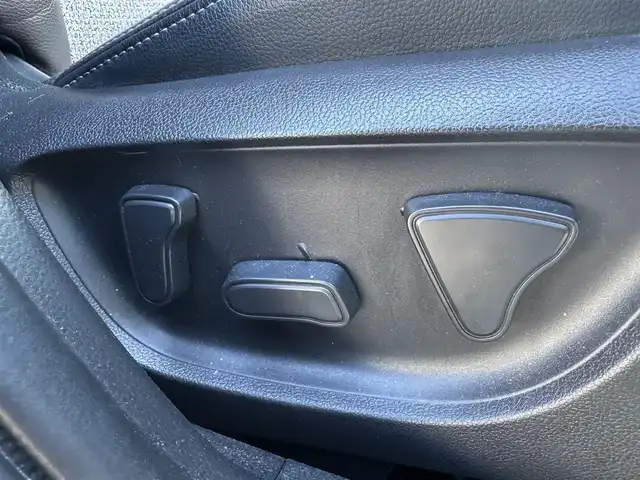 トヨタ ヤリスクロス ハイブリッド Z 三重県 2021(令3)年 5.1万km ブラックマイカ/ホワイトパールクリスタルシャイン 2トーン ワンオーナー/ツートーンカラー/セーフティセンス/・プリクラッシュセーフティ/・レーントレーシングアシスト/・レーダークルーズコントロール/・オートマチックハイビーム/・ロードサインアシスト/純正8インチディスプレイオーディオ/【フルセグTV/Bluetooth】/パノラミックビューモニター/ハンズフリーパワーバックドア /アクセサリーコンセント/前後T’zドライブレコーダー【TZ-D205W】/ハーフレザーシート/運転席パワーシート/前席シートヒーター/LEDヘッドライト/LEDターンランプ/LEDリアコンビネーションランプ/純正18インチアルミホイール/スマートエントリー/スペアキー/取説/保証書