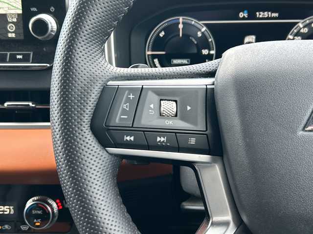 三菱 アウトランダー ＰＨＥＶ P 長野県 2021(令3)年 3.1万km レッドダイヤモンド ・純正9インチメーカーオプションナビゲーション/(Bluetooth/フルセグTV)/・USB入力端子/・BOSEサウンド/・アラウンドビューカメラ/・純正ビルトインETC2.0/・社外前後ドライブレコーダー/・パワーバックドア/・パワーシート(D+N席)/・レザーシート/・シートヒーター(全席)/・純正フロアマット/・純正20インチアルミホイール/・前後コーナーセンサー/・ダウンヒルアシストコントロール/・マイパイロット/・LEDヘッドライト