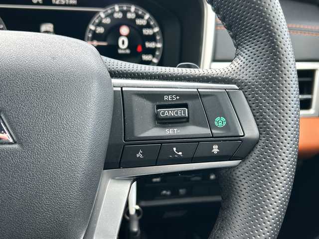 三菱 アウトランダー ＰＨＥＶ P 長野県 2021(令3)年 3.1万km レッドダイヤモンド ・純正9インチメーカーオプションナビゲーション/(Bluetooth/フルセグTV)/・USB入力端子/・BOSEサウンド/・アラウンドビューカメラ/・純正ビルトインETC2.0/・社外前後ドライブレコーダー/・パワーバックドア/・パワーシート(D+N席)/・レザーシート/・シートヒーター(全席)/・純正フロアマット/・純正20インチアルミホイール/・前後コーナーセンサー/・ダウンヒルアシストコントロール/・マイパイロット/・LEDヘッドライト