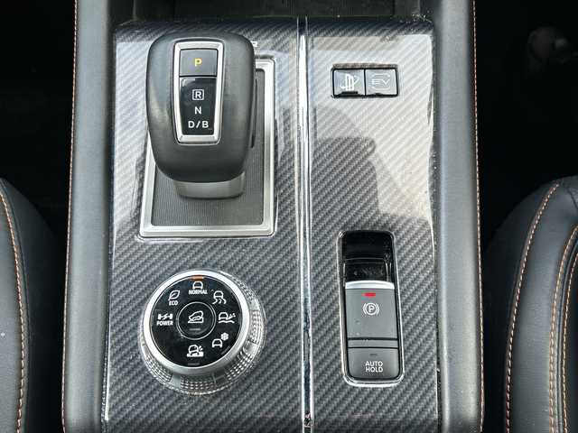 三菱 アウトランダー ＰＨＥＶ P 長野県 2021(令3)年 3.1万km レッドダイヤモンド ・純正9インチメーカーオプションナビゲーション/(Bluetooth/フルセグTV)/・USB入力端子/・BOSEサウンド/・アラウンドビューカメラ/・純正ビルトインETC2.0/・社外前後ドライブレコーダー/・パワーバックドア/・パワーシート(D+N席)/・レザーシート/・シートヒーター(全席)/・純正フロアマット/・純正20インチアルミホイール/・前後コーナーセンサー/・ダウンヒルアシストコントロール/・マイパイロット/・LEDヘッドライト