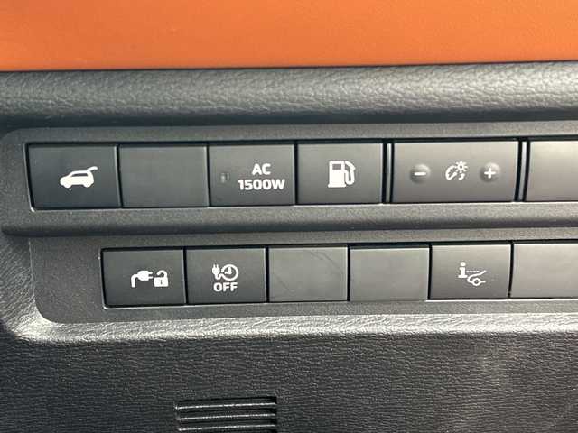 三菱 アウトランダー ＰＨＥＶ P 長野県 2021(令3)年 3.1万km レッドダイヤモンド ・純正9インチメーカーオプションナビゲーション/(Bluetooth/フルセグTV)/・USB入力端子/・BOSEサウンド/・アラウンドビューカメラ/・純正ビルトインETC2.0/・社外前後ドライブレコーダー/・パワーバックドア/・パワーシート(D+N席)/・レザーシート/・シートヒーター(全席)/・純正フロアマット/・純正20インチアルミホイール/・前後コーナーセンサー/・ダウンヒルアシストコントロール/・マイパイロット/・LEDヘッドライト