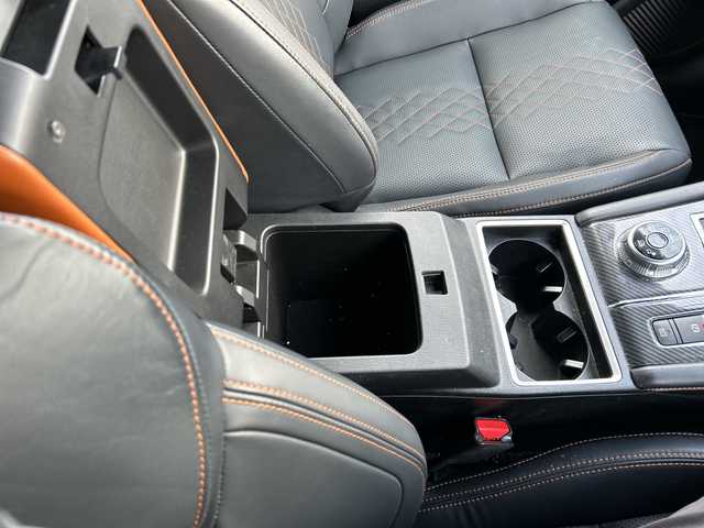 三菱 アウトランダー ＰＨＥＶ P 長野県 2021(令3)年 3.1万km レッドダイヤモンド ・純正9インチメーカーオプションナビゲーション/(Bluetooth/フルセグTV)/・USB入力端子/・BOSEサウンド/・アラウンドビューカメラ/・純正ビルトインETC2.0/・社外前後ドライブレコーダー/・パワーバックドア/・パワーシート(D+N席)/・レザーシート/・シートヒーター(全席)/・純正フロアマット/・純正20インチアルミホイール/・前後コーナーセンサー/・ダウンヒルアシストコントロール/・マイパイロット/・LEDヘッドライト