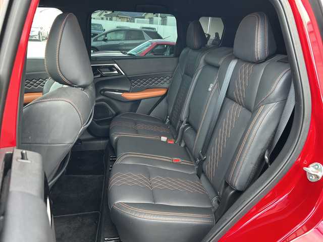 三菱 アウトランダー ＰＨＥＶ P 長野県 2021(令3)年 3.1万km レッドダイヤモンド ・純正9インチメーカーオプションナビゲーション/(Bluetooth/フルセグTV)/・USB入力端子/・BOSEサウンド/・アラウンドビューカメラ/・純正ビルトインETC2.0/・社外前後ドライブレコーダー/・パワーバックドア/・パワーシート(D+N席)/・レザーシート/・シートヒーター(全席)/・純正フロアマット/・純正20インチアルミホイール/・前後コーナーセンサー/・ダウンヒルアシストコントロール/・マイパイロット/・LEDヘッドライト