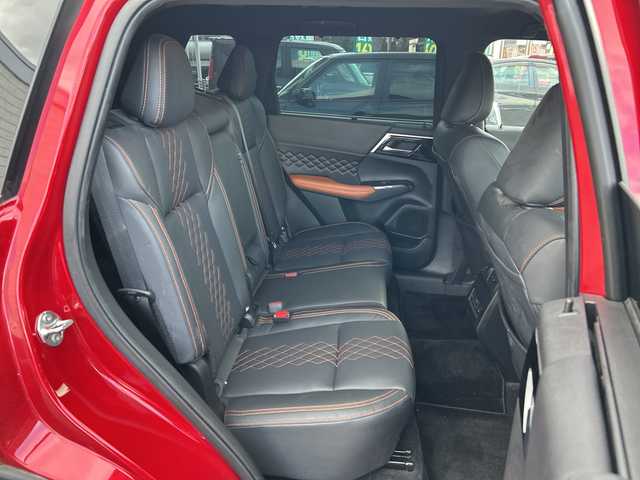 三菱 アウトランダー ＰＨＥＶ P 長野県 2021(令3)年 3.1万km レッドダイヤモンド ・純正9インチメーカーオプションナビゲーション/(Bluetooth/フルセグTV)/・USB入力端子/・BOSEサウンド/・アラウンドビューカメラ/・純正ビルトインETC2.0/・社外前後ドライブレコーダー/・パワーバックドア/・パワーシート(D+N席)/・レザーシート/・シートヒーター(全席)/・純正フロアマット/・純正20インチアルミホイール/・前後コーナーセンサー/・ダウンヒルアシストコントロール/・マイパイロット/・LEDヘッドライト