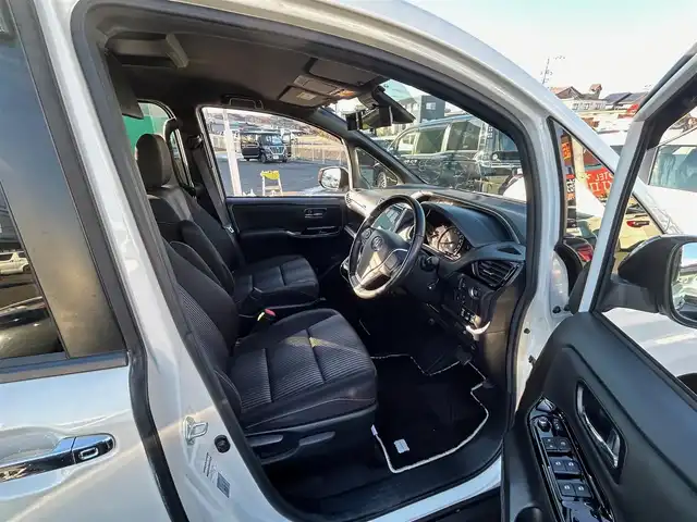 トヨタ ヴォクシー ZS 煌Ⅱ 長野県 2019(令1)年 4.6万km ホワイトパールクリスタルシャイン セーフティセンス/・プリクラッシュセーフティ/・レーンディパーチャーアラート/・オートマチックハイビーム/クリアランスソナー/PKSB/先行車発進告知/純正フリップダウンモニター（V12T-R68C）/純正9インチナビ（NSZT-Y68T）/・CD/DVD/SD/・Bluetooth/・SD音楽録音機能/・フルセグTV/・バックカメラ/ビルトインETC/前後ドライブレコーダー/両側パワースライドドア/革巻きステアリング/ステアリングスイッチ/MTモード付きAT/スマートキー＆プッシュスタート/LEDヘッドライト/フォグランプ/オートライト/純正16インチAW/純正フロアマット/純正ドアバイザー/Wエアバッグ