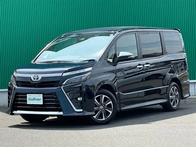 トヨタ ヴォクシー ZS 煌Ⅲ 宮城県 2020(令2)年 6.4万km ブラッキッシュアゲハガラスフレーク ワンオーナー/セーフティセンス/・プリクラッシュセーフティ/・レーンディパーチャーアラート/・オートマチックハイビーム/・先行車発進告知/クリアランスソナー/パーキングサポートブレーキ/純正10インチナビ（NSZN-Z68T）/・CD/DVD/・Bluetooth/・フルセグTVTVキャンセラー有/バックカメラ/ビルトインETC/ドライブレコーダー/両側パワースライドドア/ハーフレザーシート/革巻きステアリング/クルーズコントロール/ステアリングスイッチ/LEDヘッドランプ/フォグランプ/オートライト/スマートキー＆プッシュスタート/スペアキー/電動格納ミラー/純正16インチAW/純正フロアマット/W/サイド/カーテンエアバッグ/取扱説明書/保証書