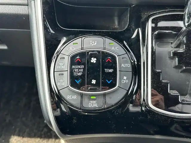 トヨタ ヴォクシー ZS 煌Ⅲ 宮城県 2020(令2)年 6.4万km ブラッキッシュアゲハガラスフレーク ワンオーナー/セーフティセンス/・プリクラッシュセーフティ/・レーンディパーチャーアラート/・オートマチックハイビーム/・先行車発進告知/クリアランスソナー/パーキングサポートブレーキ/純正10インチナビ（NSZN-Z68T）/・CD/DVD/・Bluetooth/・フルセグTVTVキャンセラー有/バックカメラ/ビルトインETC/ドライブレコーダー/両側パワースライドドア/ハーフレザーシート/革巻きステアリング/クルーズコントロール/ステアリングスイッチ/LEDヘッドランプ/フォグランプ/オートライト/スマートキー＆プッシュスタート/スペアキー/電動格納ミラー/純正16インチAW/純正フロアマット/W/サイド/カーテンエアバッグ/取扱説明書/保証書